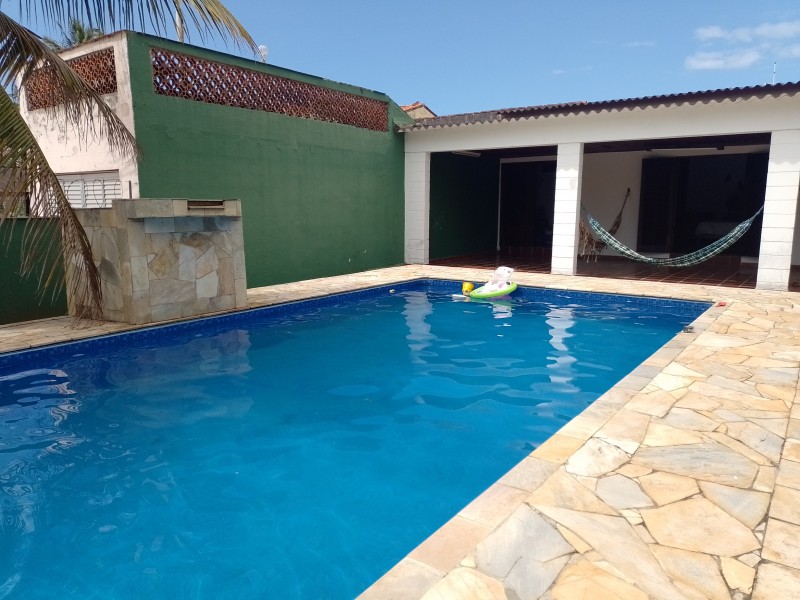 Edícula  com Piscina  no Bopiranga